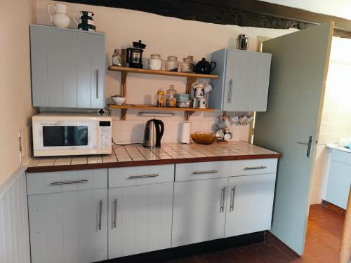 virtuve, Chez Johns in Saint-Pierre-des-Jonquieres