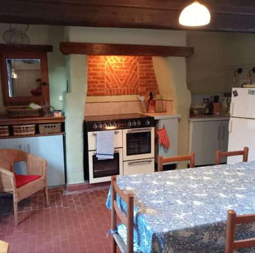 virtuve, Chez Johns in Saint-Pierre-des-Jonquieres