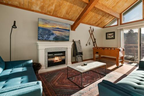 Moonridge Chalet - Newly Built, Hot Tub, Foosball, Fire Pit in Big Bear Lake, USA