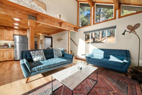 Moonridge Chalet - Newly Built, Hot Tub, Foosball, Fire Pit in Big Bear Lake, USA