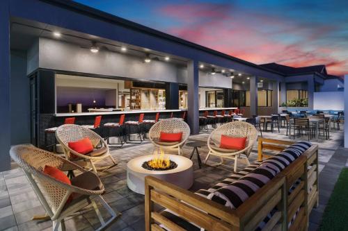 Bar/lounge, Courtyard by Marriott Orlando Lake Buena Vista at Vista Centre in Disney Downtown Lake Buena Vista
