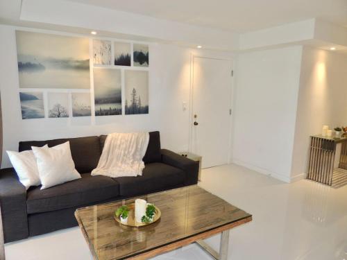 Lux design 2 bedroom unit sleep 4 in SoBe bst area in Miami Beach, USA