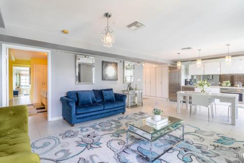 Luxury Large 1BR at The Carlyle SoBe Sleeps 4 in Miami Beach, USA