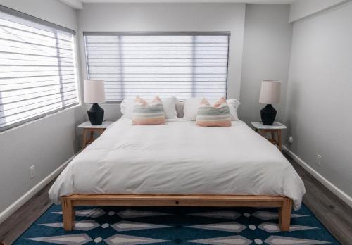 50 M to Sand LGB 2 King Suites in Long Beach, USA