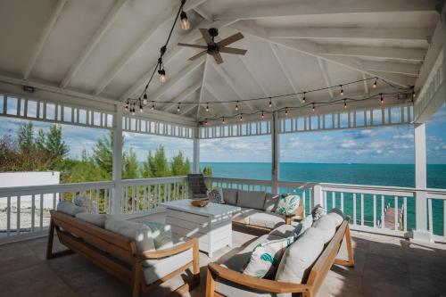 Létesítmények, Private Oceanfront, beach, dock and Hottub - The Perky Pelican in Marsh Harbour