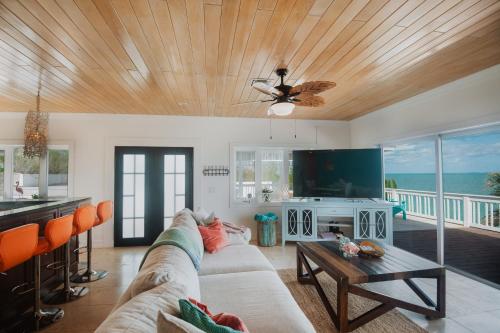 Létesítmények, Private Oceanfront, beach, dock and Hottub - The Perky Pelican in Marsh Harbour