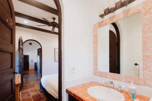 Bathroom, Harbour Beach Villa - large dock & great views! in Marsh Harbour