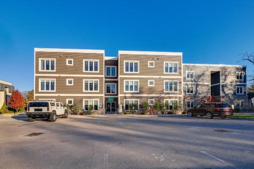 Walk to Beach Traverse City Condo on Front Street in Traverse City, USA