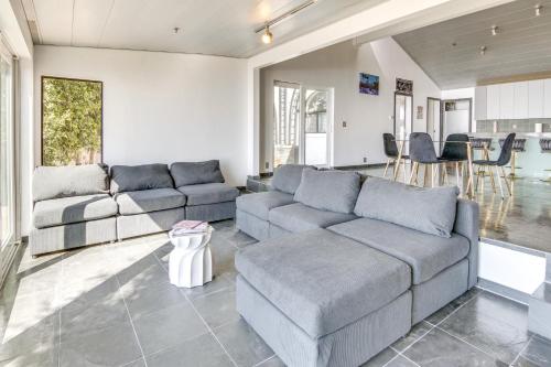 3 Mi to Beach: Home w/ Pool & Spa in Malibu!, Малибу (фото 6)