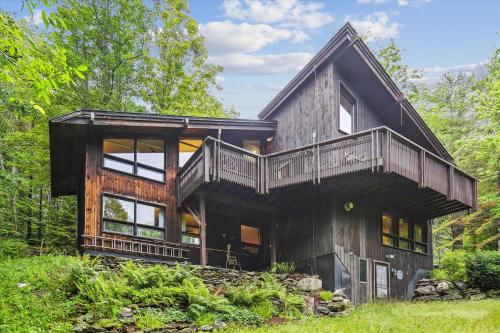 Perfect secluded 3 bedroom cozy getaway home Hawk Landing in Pittsfield, USA