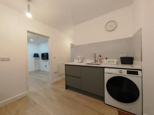 مطبخ, 2 Bedroom Cotswold Bungalow in كاستل كومبي