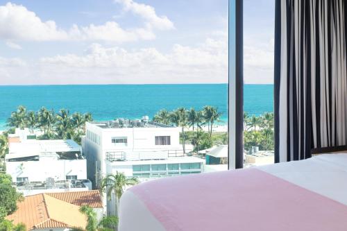Guest Room  with  King Bed  Ocean view image 2