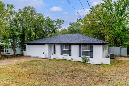 Sunset Heights Retreat in Westover Hills