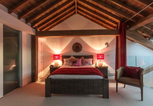 Luxury Royal William Yard Apartment - Mills Bakery - main image