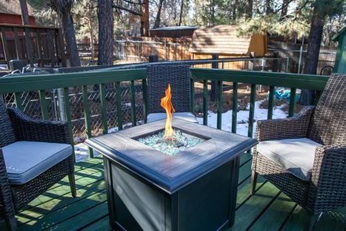 Fireplace, King Bed, Hottub,firepit The Jameson in Sugarloaf, USA