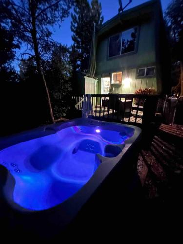 Fireplace, King Bed, Hottub,firepit The Jameson in Sugarloaf, USA