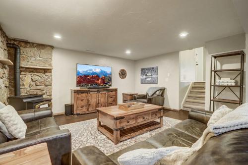 Altitude Oasis Pikes Peak Views Hot Tub & BBQ in Woodland Park, USA