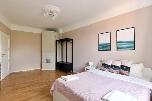 Luxury 110m2 3-Bedroom Apartment for 9 with Bathtub - Čaka Street Central, Riga (fotografie 9)