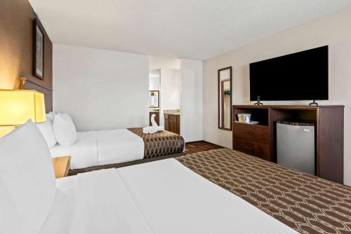 2 queen beds