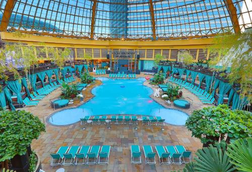 Harrah’s Resort Atlantic City– A Caesars Rewards Destination - 수영장