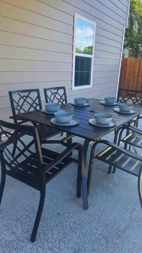 Retreat close to Lewisville Lake with pool, pet ok