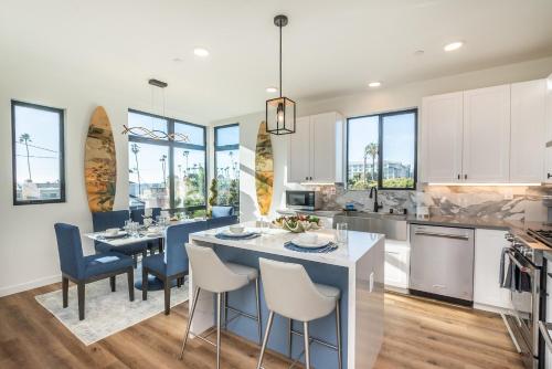 Spacious Tri-Level Condo with Ocean Views in Oceanside, USA