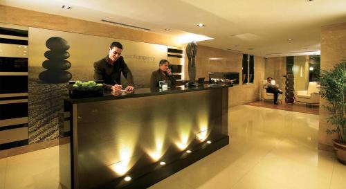 Pacific Regency Hotel Suites photo 2