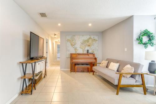 Centrally Located Family Home with Yard in Oviedo! in Oviedo, USA