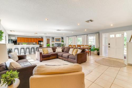 Centrally Located Family Home with Yard in Oviedo! in Oviedo, USA