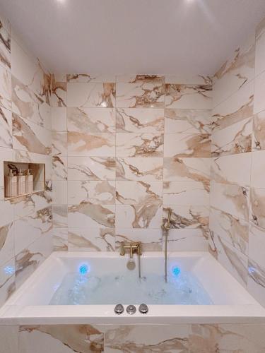 Luxury 2 bedroom Leeds City Apartment with Free parking & Jacuzzi bath, Leeds (Foto 10)
