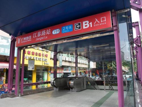 Zmax Guangzhou Jiangtai Road Metro Station – Guangzhou (Canton), IA