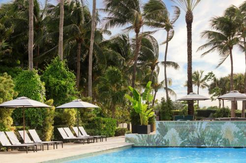 617498760 Kimpton Surfcomber Hotel by IHG