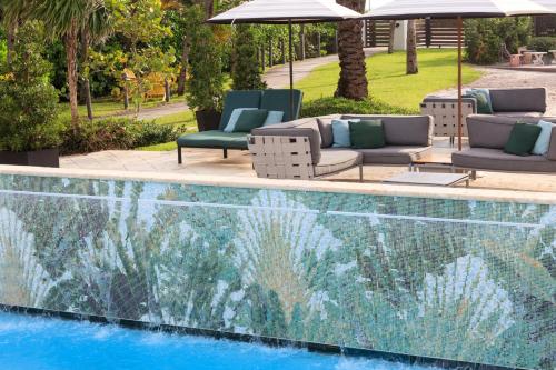 617498801 Kimpton Surfcomber Hotel by IHG