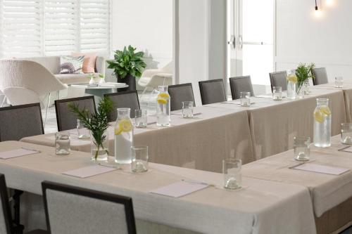 617498821 Kimpton Surfcomber Hotel by IHG