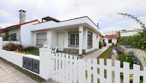 CASA MARDEL FAMILIAR ZONA FARO- MAR DEL PLATA - 6 personas -WIFI - MINIMO 2 DIAS!!!
