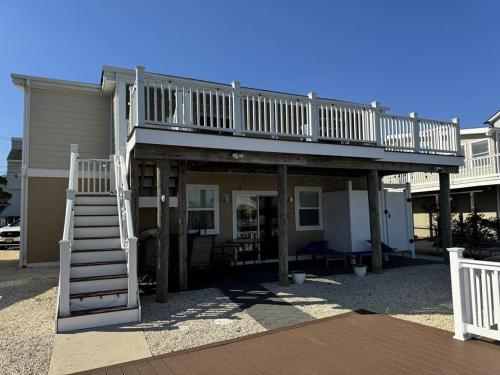 5 Bedroom Lagoon Front - New To Rental Market in Manahawkin, USA