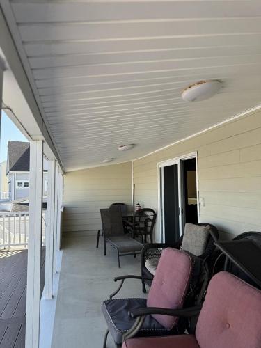 5 Bedroom Lagoon Front - New To Rental Market in Manahawkin, USA