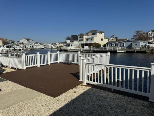 5 Bedroom Lagoon Front - New To Rental Market in Manahawkin, Vereinigte Staaten von Amerika