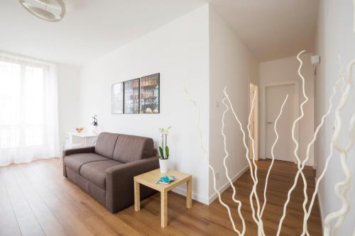 Large One-Bedroom Apartment image 10