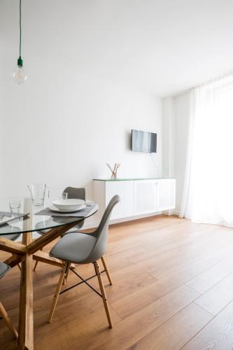 One-Bedroom Apartment image 9