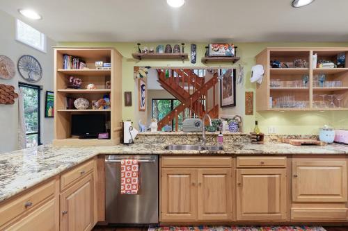 Beach Paradise Getaway - 200ft from Beach! in Wabasso Beach (FL)