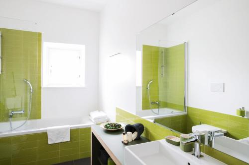 One-Bedroom Apartment image 3