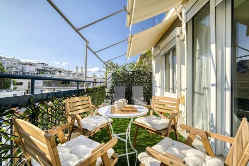Acropolis Penthouse with 50mbps WIFI, Афины (фото 3)