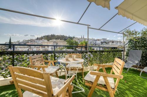 Acropolis Penthouse with 50mbps WIFI, Афины (фото 4)