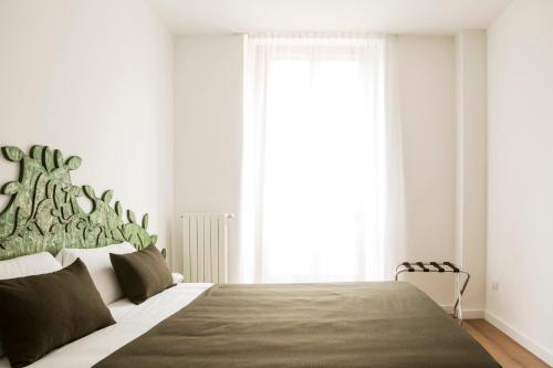 One-Bedroom Apartment image 8