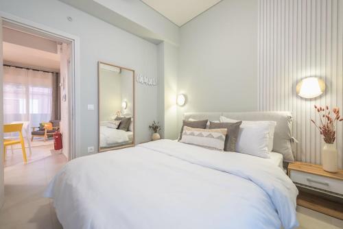 Affordable Luxury With Parking 300mbps Wifi - Tap to explore photos