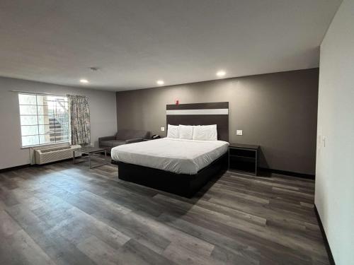 Americas Best Value Inn & Suites La Porte/Houston - image 3