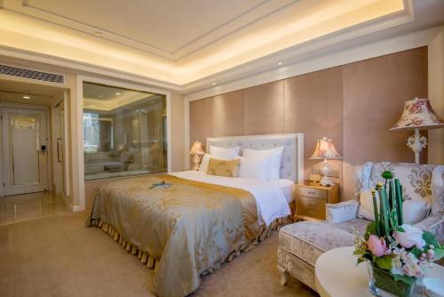 room detail thumbnail 1