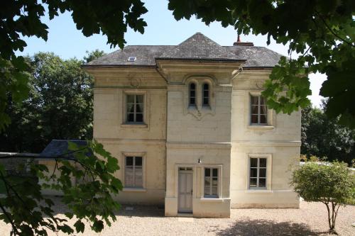 La maison de Léonard, Aux grilles du Château de Saint-Aignan-sur-Cher