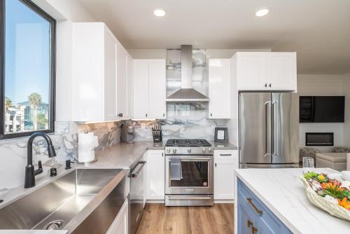 Spacious Tri-Level Condo with Ocean Views in Oceanside, USA